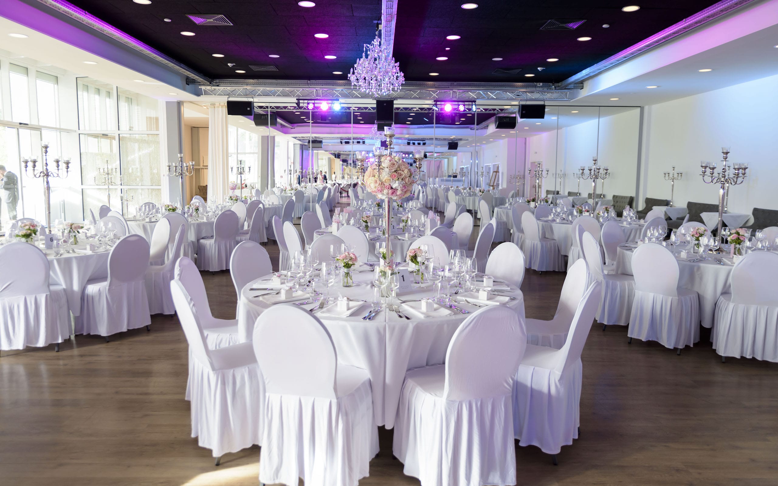 Mitarbeiter (m/w/d) für Auf- & Abbau Events - 1